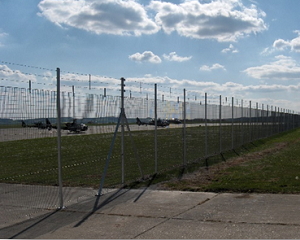 Trident Mesh 2 Fence System